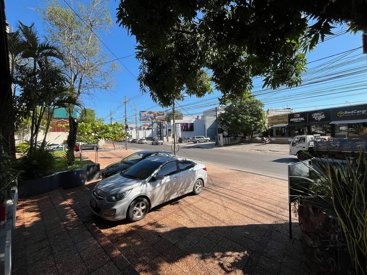 ALQUILO SALON COMERCIAL EN PLANTA BAJA – 3