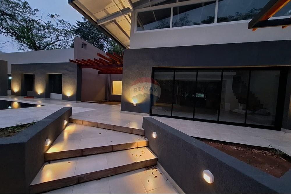 Casa a Estrenar de 3 Suites con Piscina en San Bernardino (Lago Azul), 241 m² – 3