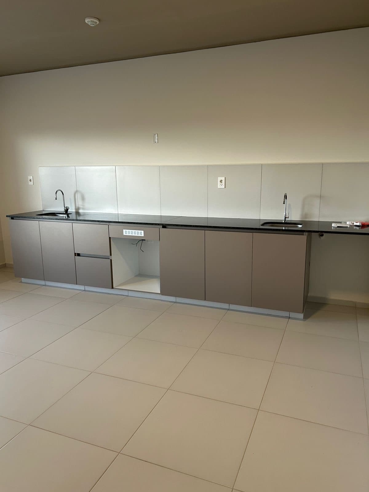 Alquilo departamento de 2 habitaciones con cochera en Luque Complejo República – 3
