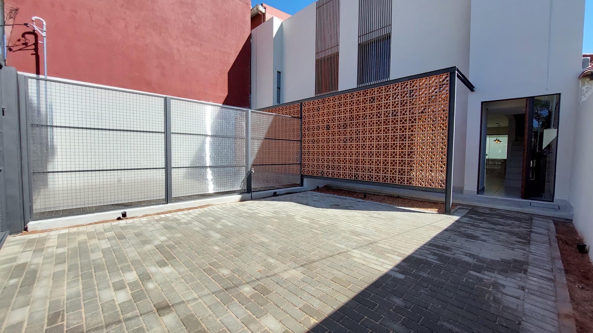 Dúplex En Fernando De La Mora Zona Norte. – 2