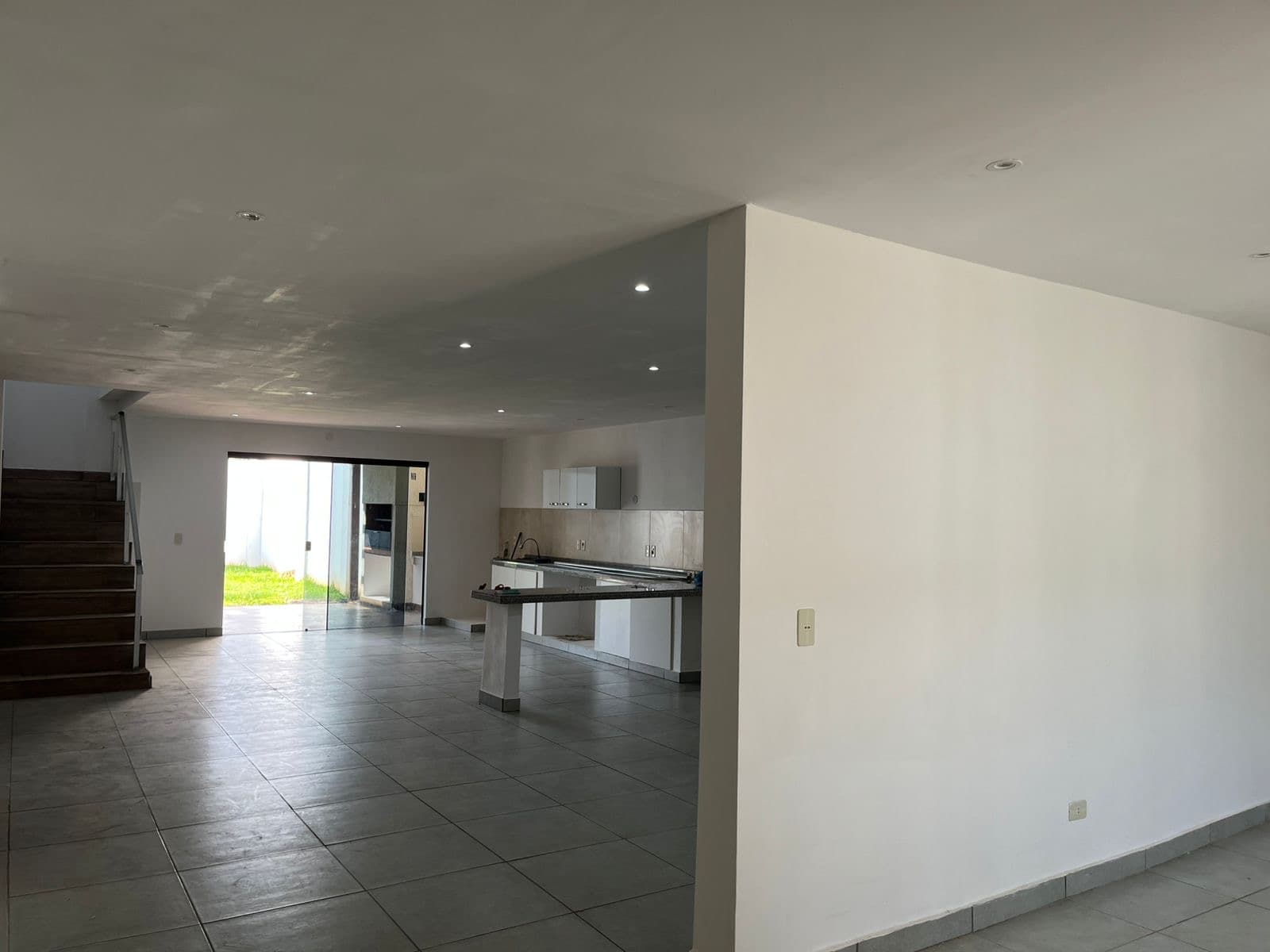 Alquilo Casa de 6 habitaciones en Lambaré Valle Apu’a – 3
