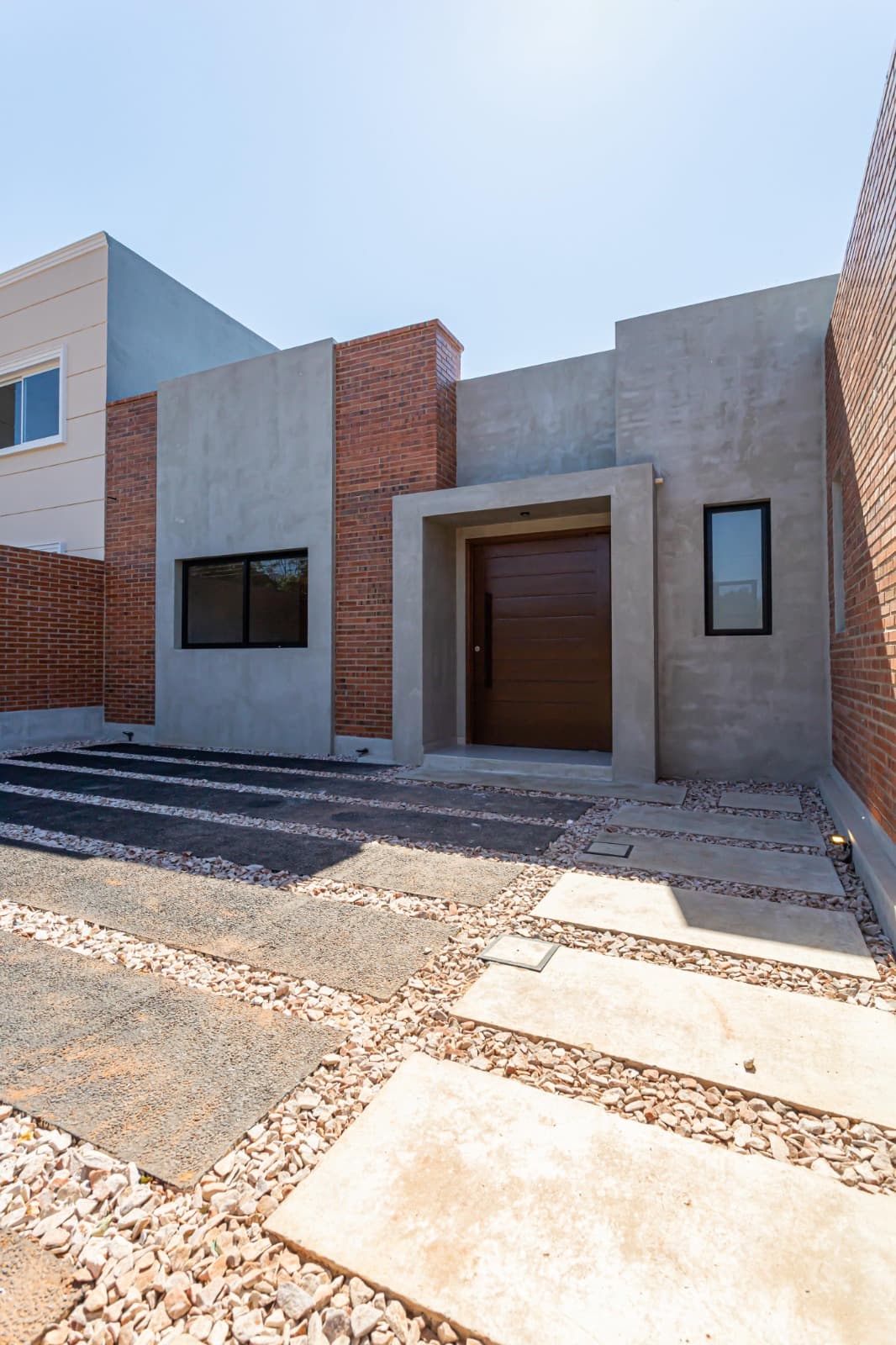 EN VENTA. HERMOSA RESIDENCIA – 2