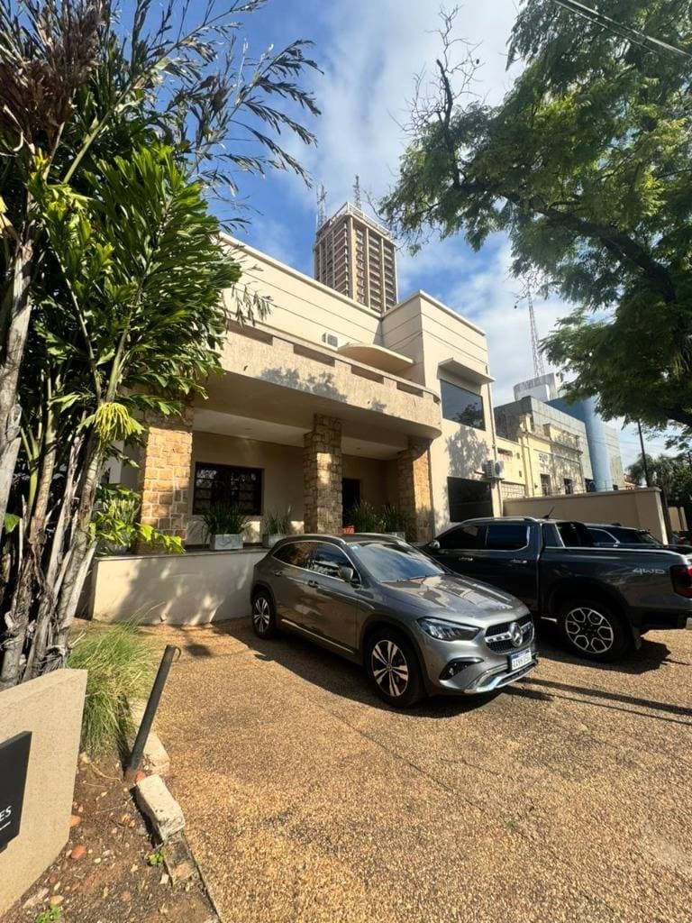 VENDO CHALET DE 3 DORMITORIOS EN LUQUE EN BARRIO CERRADO