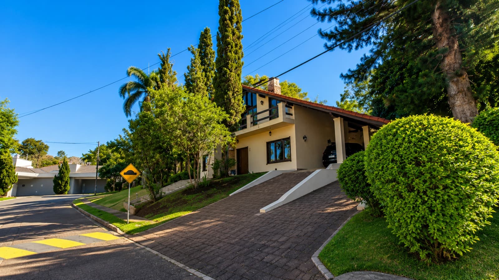 VENDO CASA EN EL PARANA COUNTRY CLUB
