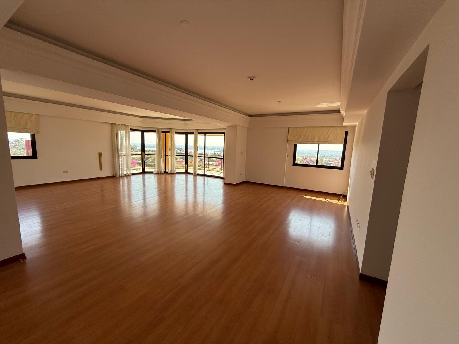 ¡hermoso Y Amplio Departamento De 287 M² En Las Mercedes, Asunción! – 2