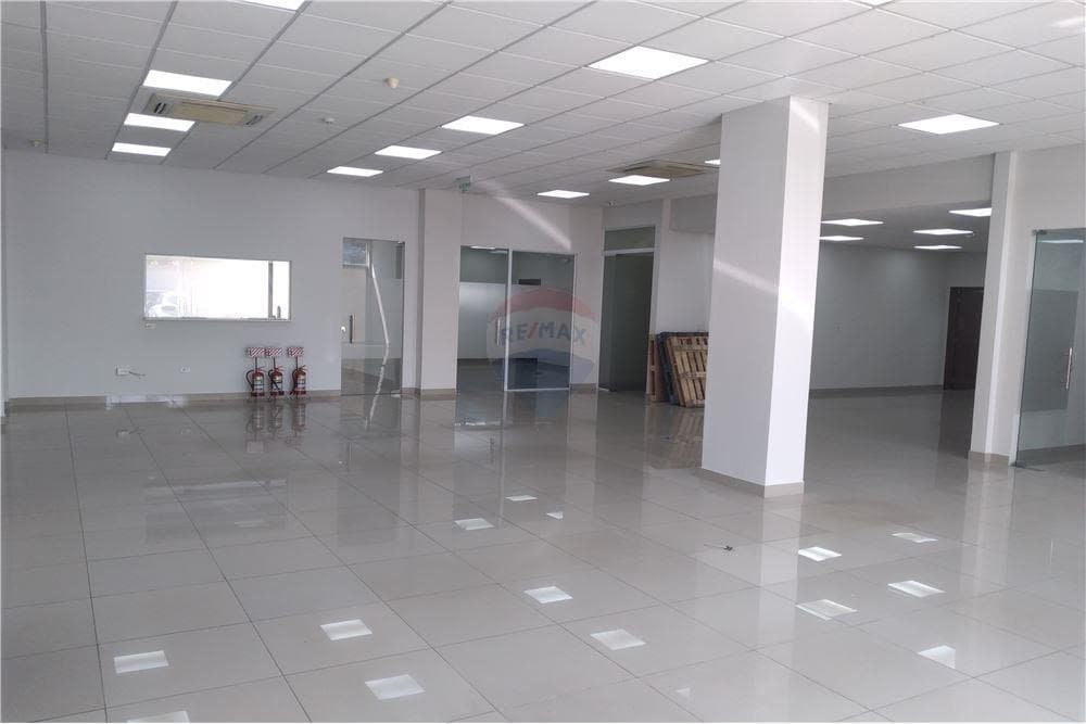 ALQUILO LOCAL COMERCIAL CON OFICINAS ZONA MUNICIPALIDAD ASUNCION