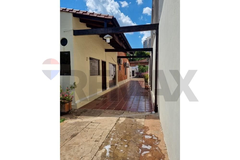 CASA CON UBICACION ESTRATEGICA CON ESTACIONAMIENTO – 2