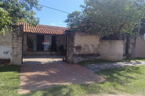 Vendo casa de 4 habitaciones en Loma Pytâ Barrio Las colinas