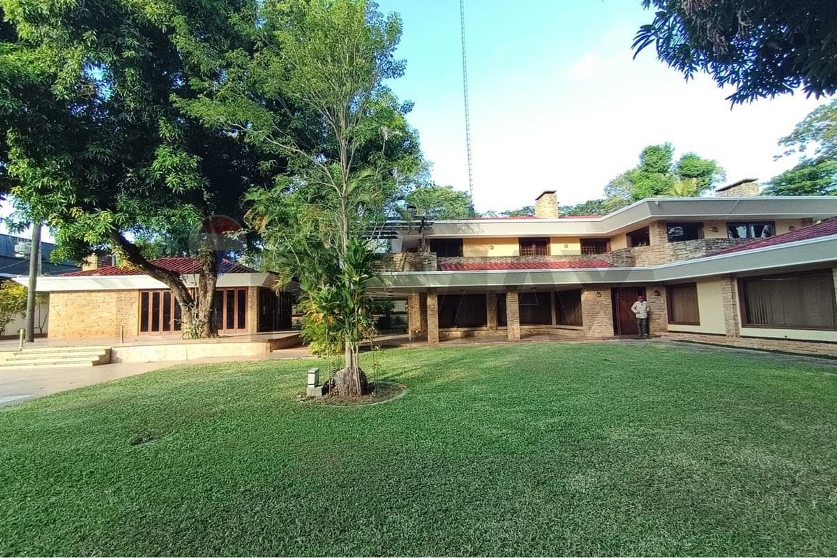 Exclusiva residencia premium en Esquina Barrio Felicidad, Lambaré