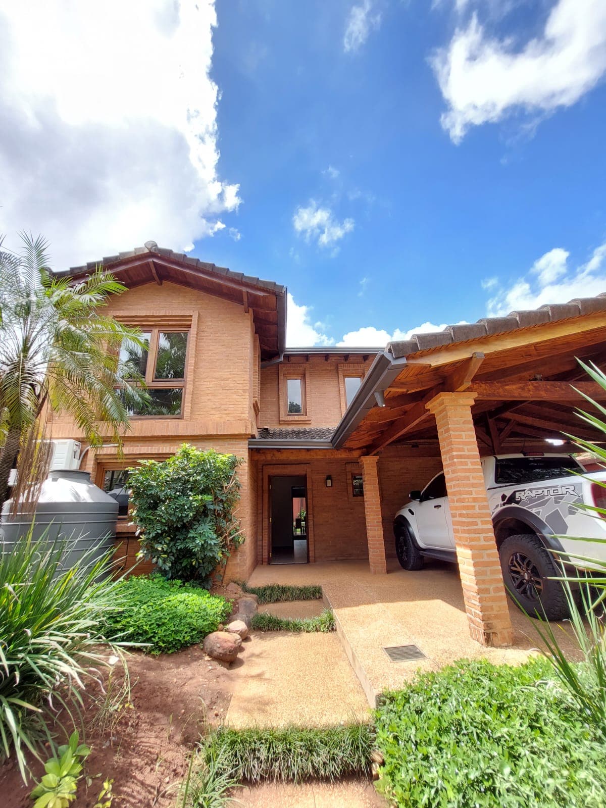 Barrio Cerrado Las Piedras Luque En Venta Hermosa Residencia. – 3