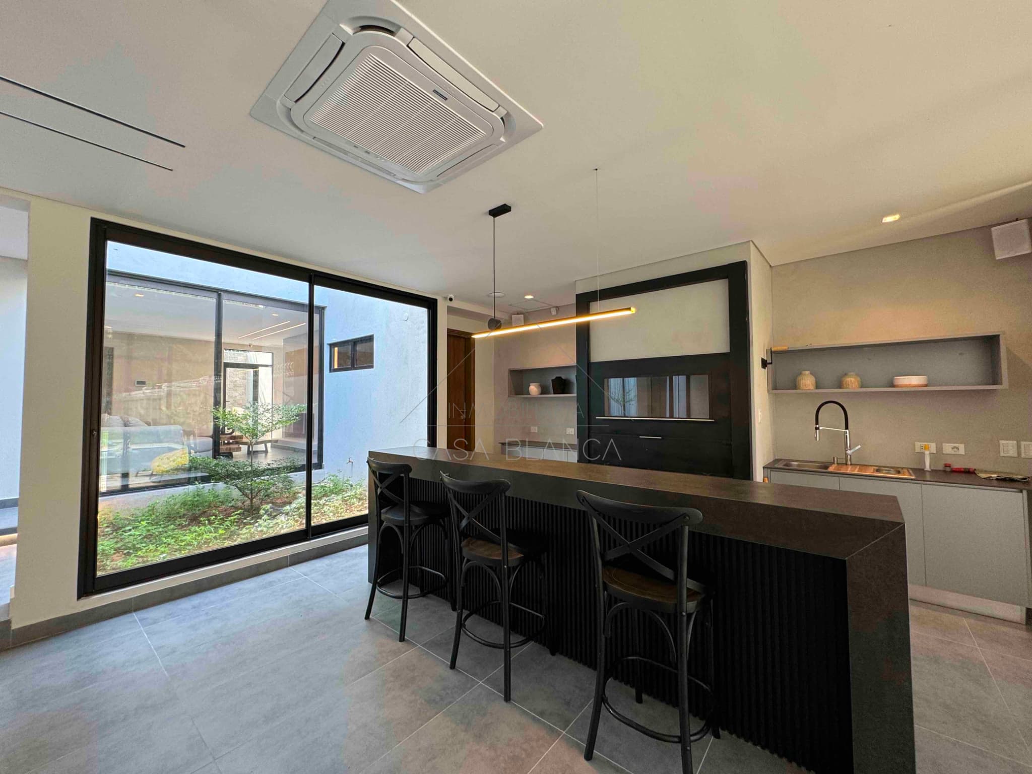 Vendo casa en San Bernardino zona Avda. Mbocaya – 3