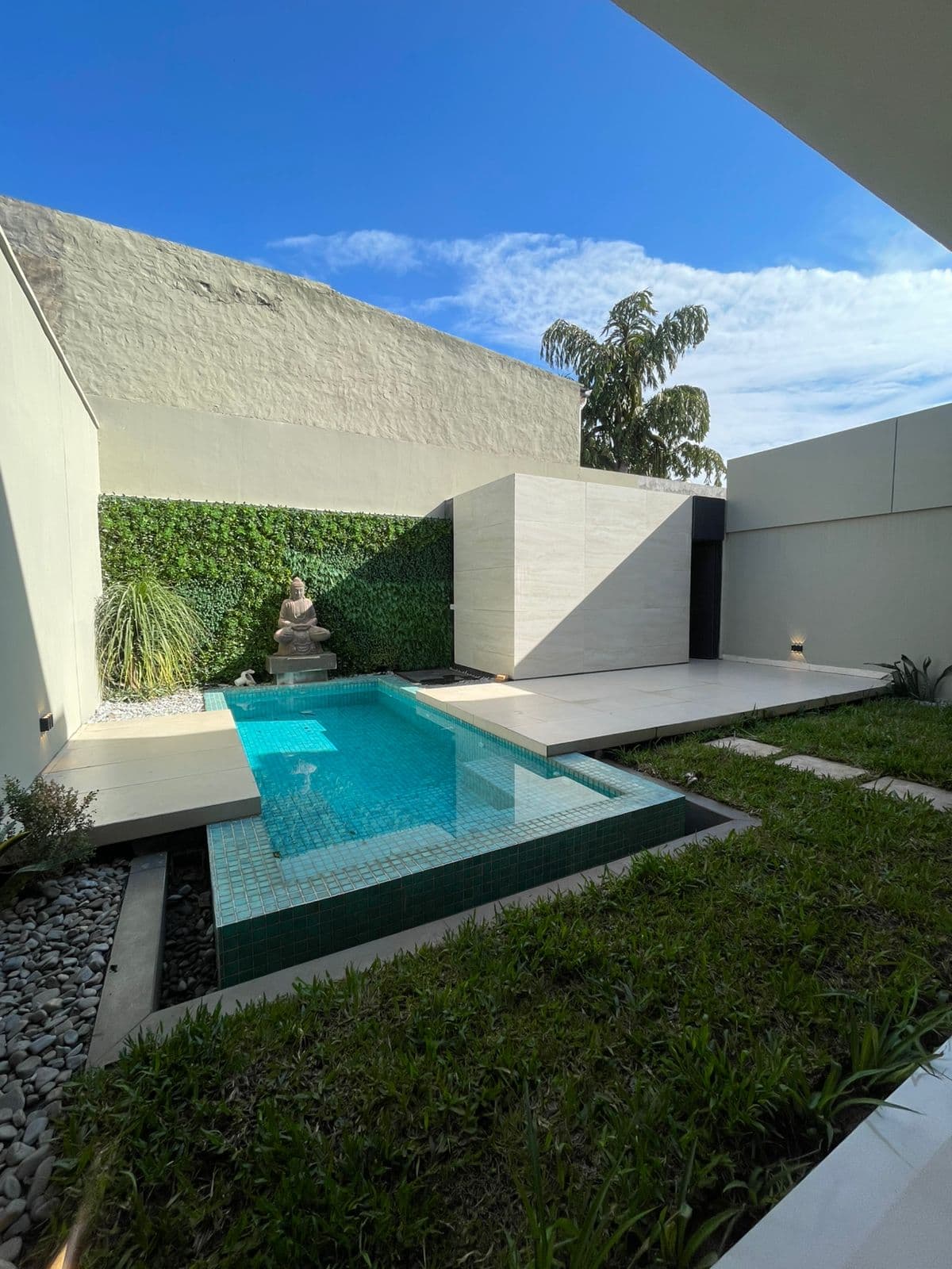 Barrio Mburucuya, En Venta, Duplex De 3 Dormitorios. – 3