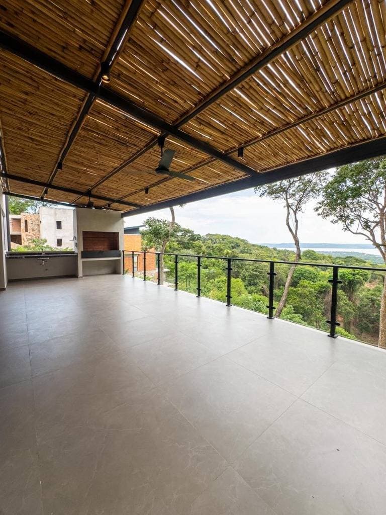 VENDO CASA DE 5 DORMITORIOS EN SAN BERNARDINO - ZONA LA SUIZA