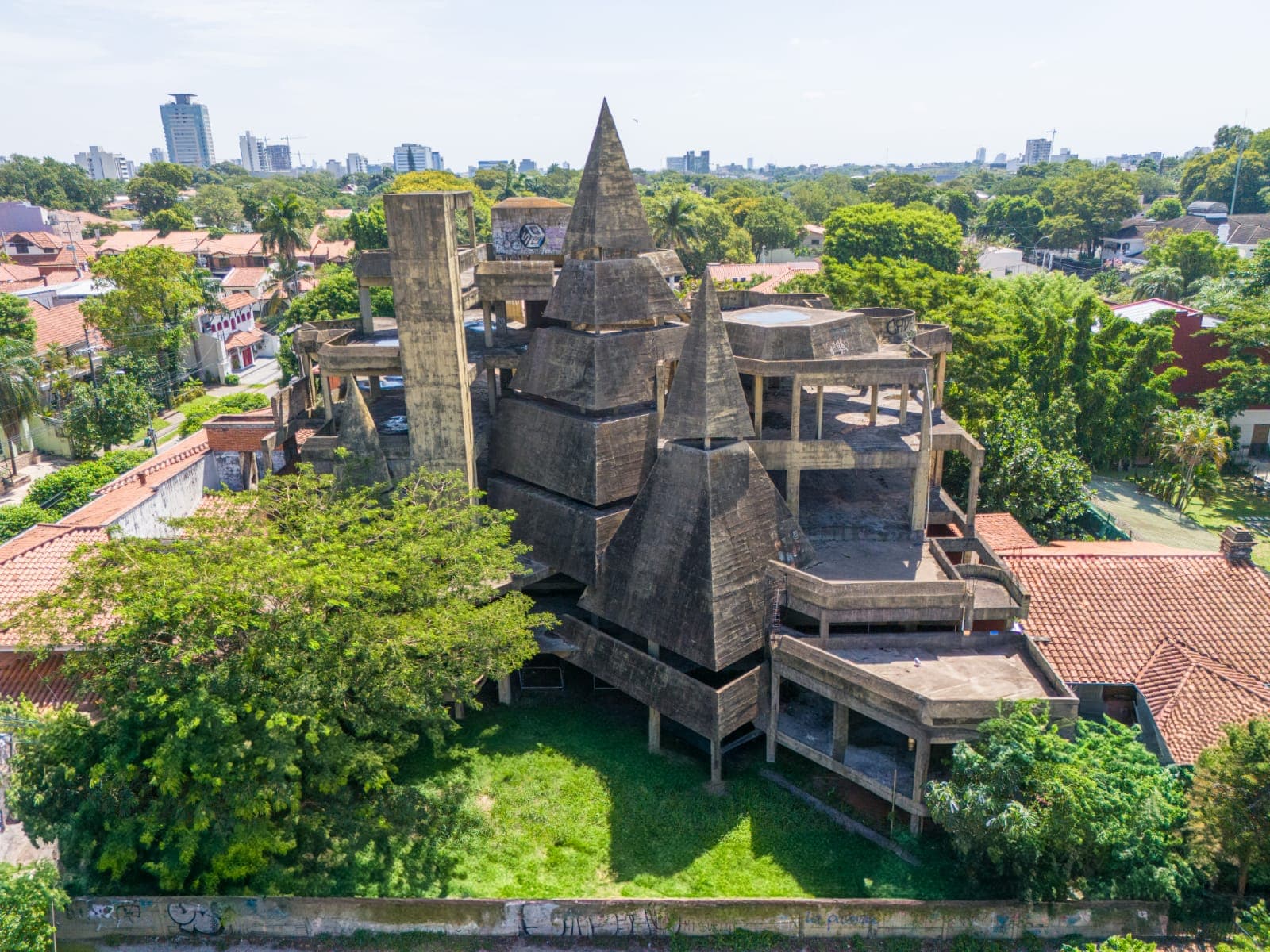 ¡EL LIENZO MÁS GRANDE DEL MUNDO-EL CASTILLO DE PINDÚ EN VENTA!