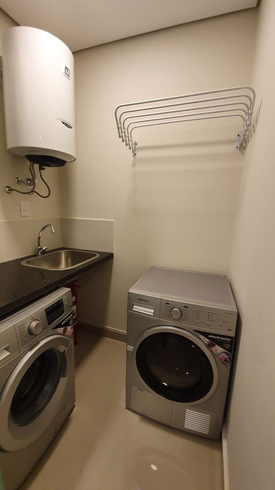 EN ALQUILER DEPARTAMENTO AMOBLADO DE 2 DORMITORIOS CON COCHERA ZONA VILLA MORRA. – 2