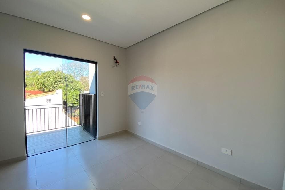 EN VENTA DUPLEX EN LUQUE BARRIO LAURELTY – 2