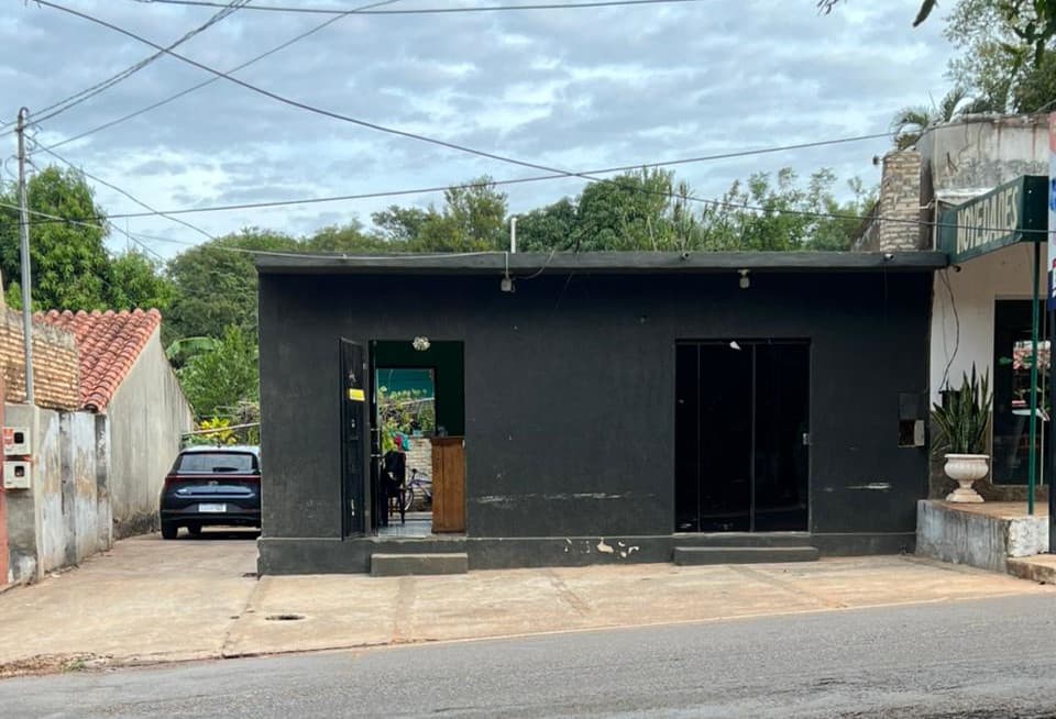 Vendo terreno con viviendas y salones en Caacupe Centro