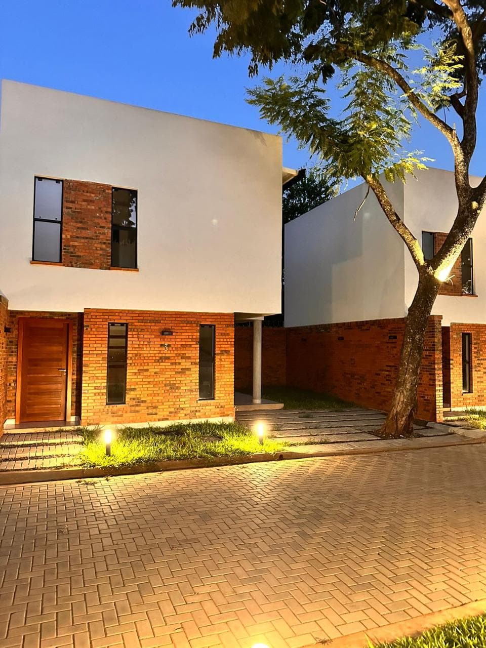 Duplex a estrenar - 640.000.000 Gs en Loma Merlo Luque – 3