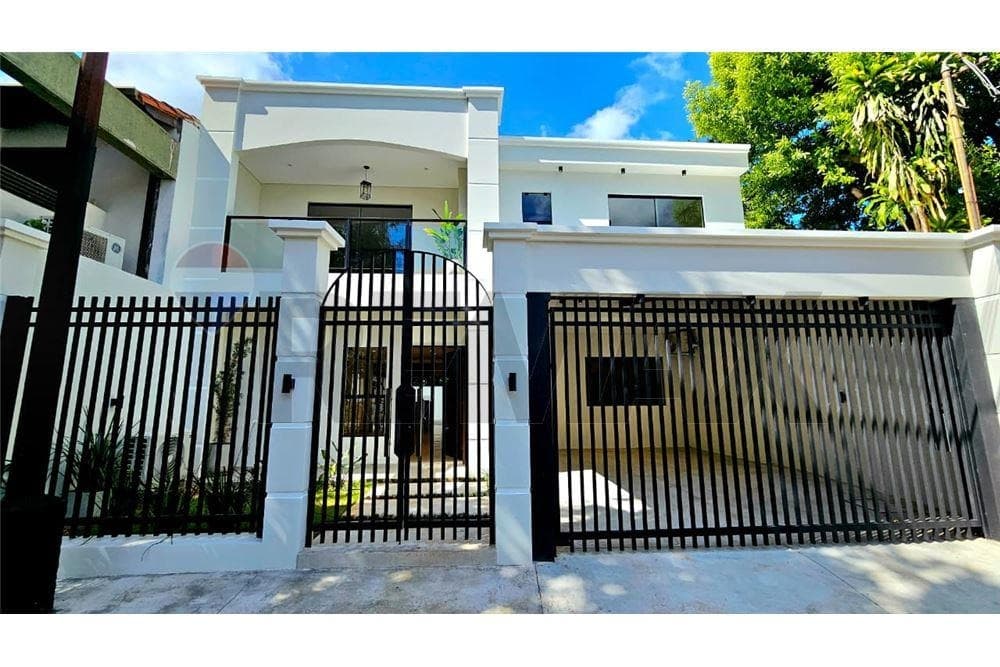EXCLUSIVA RESIDENCIA DE 4 DORMITORIOS – SAN VICENTE