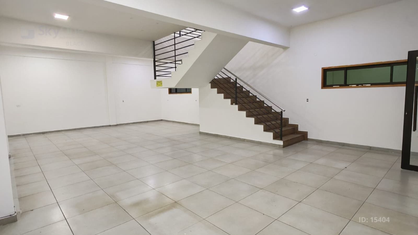 ALQUILO-SALÓN COMERCIAL EN GUARAMBARÉ – 3