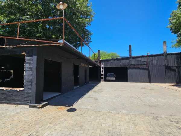 ALQUILO SHOWROOM CON DEPOSITOS EN LOS LAURELES – 2