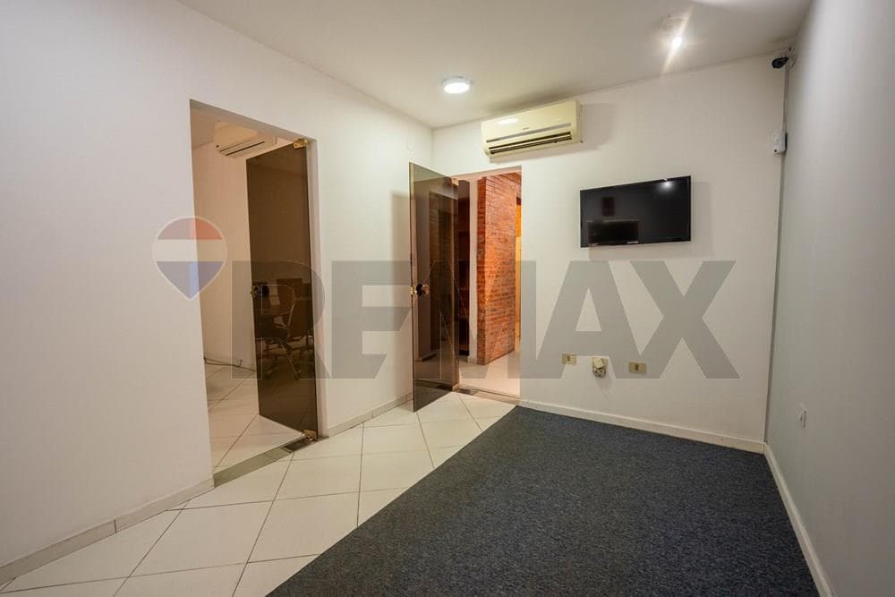 ALQUILO LOCAL PARA OFICINAS EN LAS MERCEDES – 3