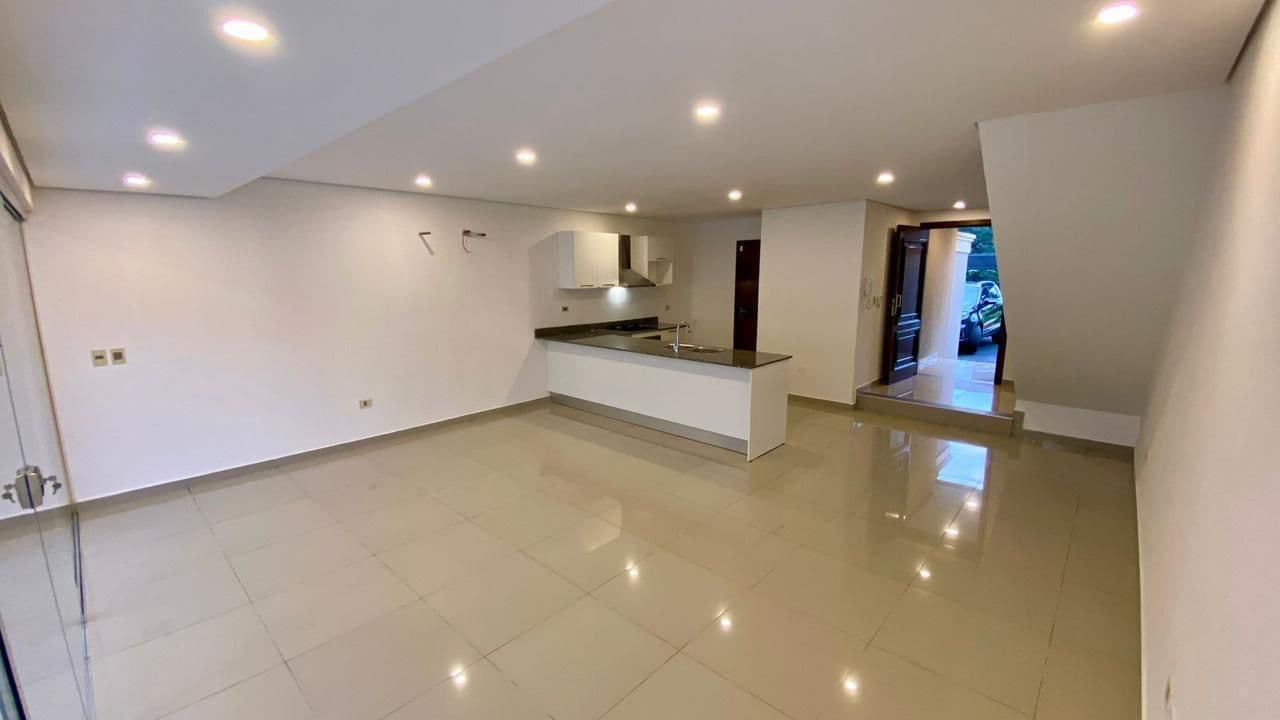 VENDO HERMOSO DUPLEX EN LAMBARE YACHT