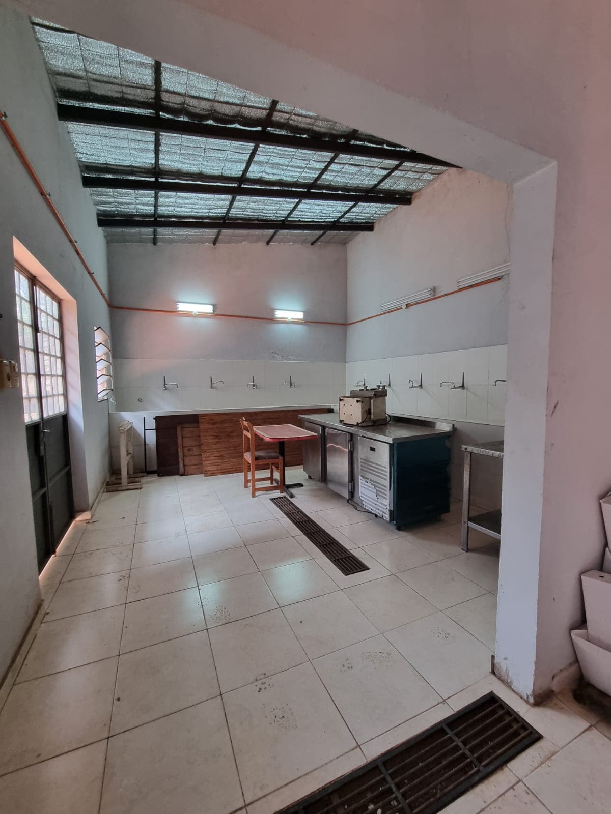 ALQUILO AMPLIO TINGLADO EN BARRIO MBURICAO – 2
