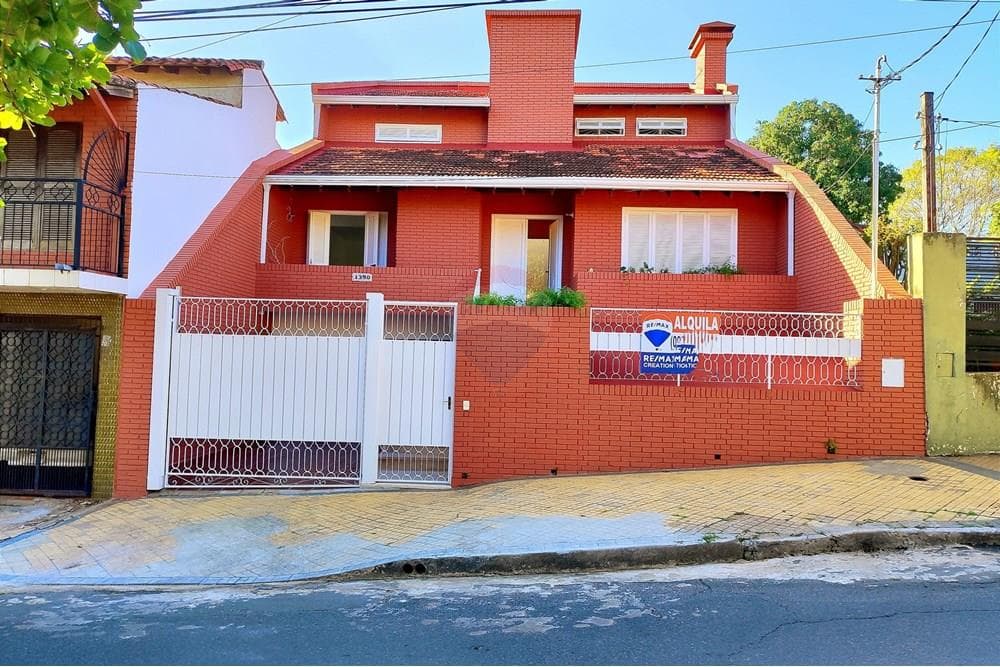 En Alquiler amplia casa zona Palacio de Justicia
