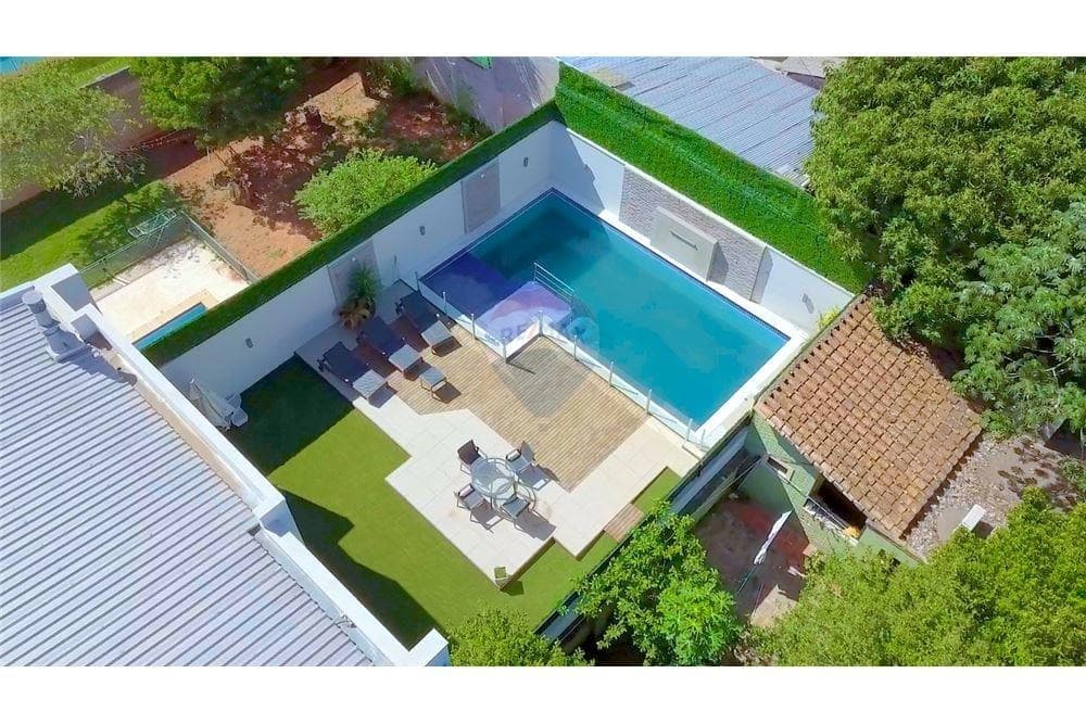 IMPONENTE RESIDENCIA DE ALTO NIVEL