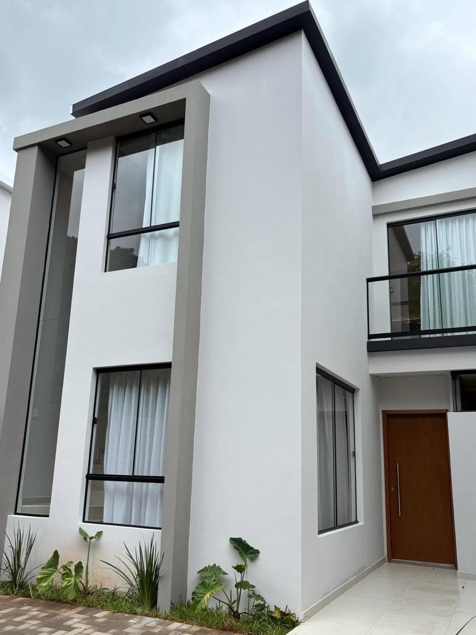 EN VENTA AMPLIO DÚPLEX A ESTRENAR EN LUQUE LOMA MERLO – 2