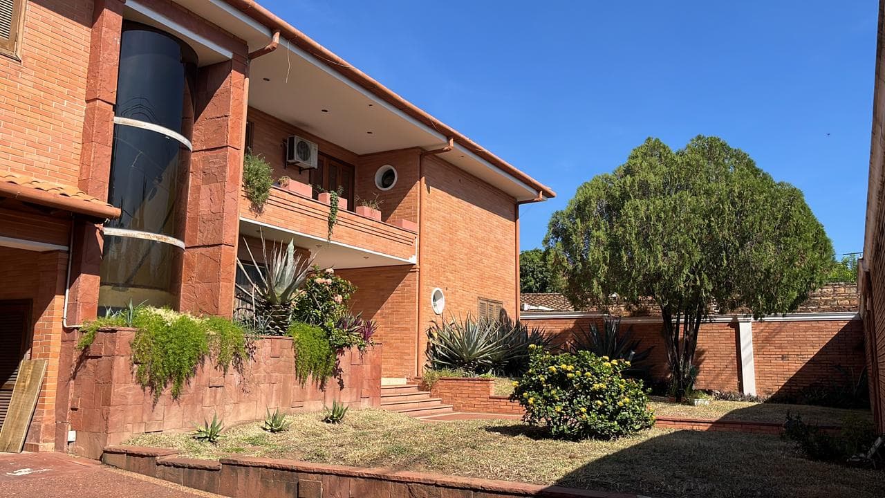 Hermosa Residencia A pasos de la Iglesia Santísima Trinidad