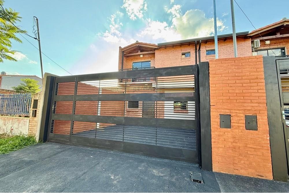 VENDO DUPLEX A ESTRENAR EN LUQUE - LAURELTY