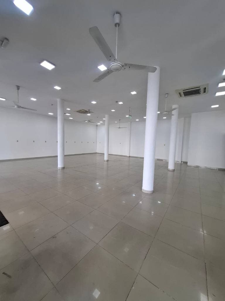 ALQUILO SALÓN COMERCIAL DE 2 PISOS EN EL CENTRO DE SAN LORENZO – 3