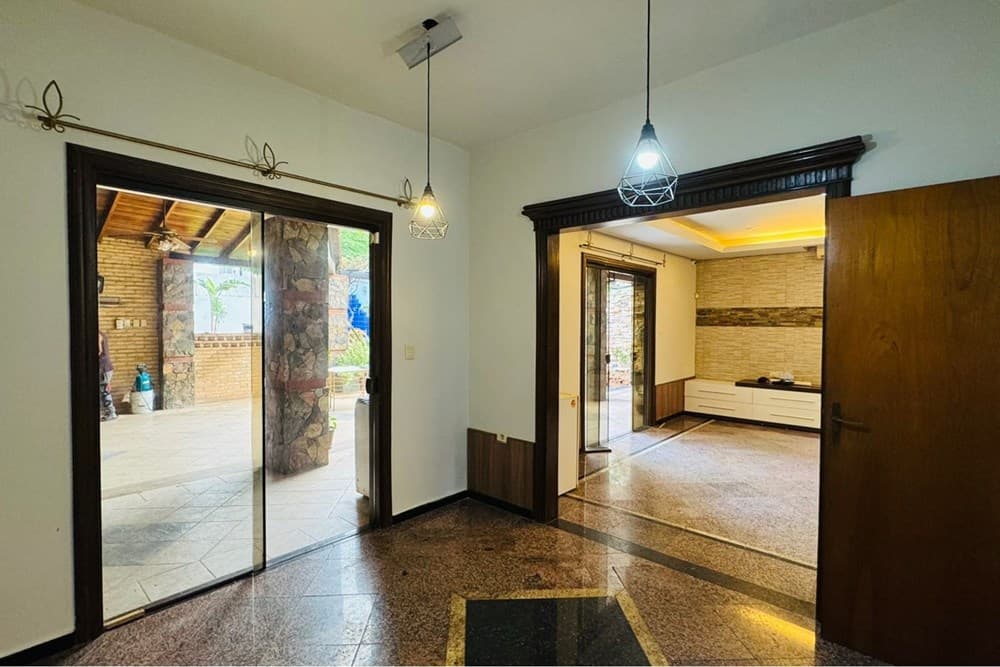 Residencia-Venta-- A 400 mts de Avenida del Yacht. Lambaré, Central