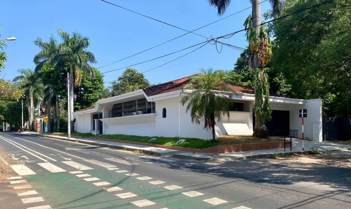 Se alquila amplia casa para uso comercial o residencial – 2