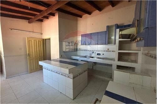 CASA A CUADRAS DEL ESTADIO DEFENSORES – 2