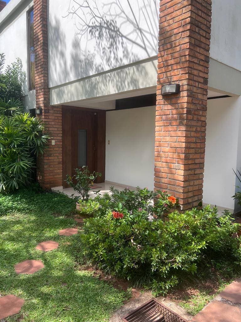 ALQUILO CASA EN Bo. MCAL ESTIGARRIBIA
