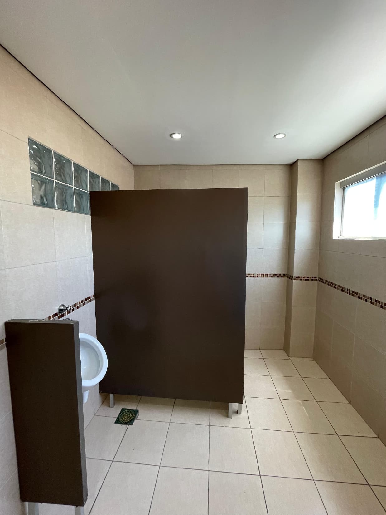 EN ALQUILER OFICINA CORPORATIVA DE 180 M2 SOBRE MCAL LOPEZ – 3