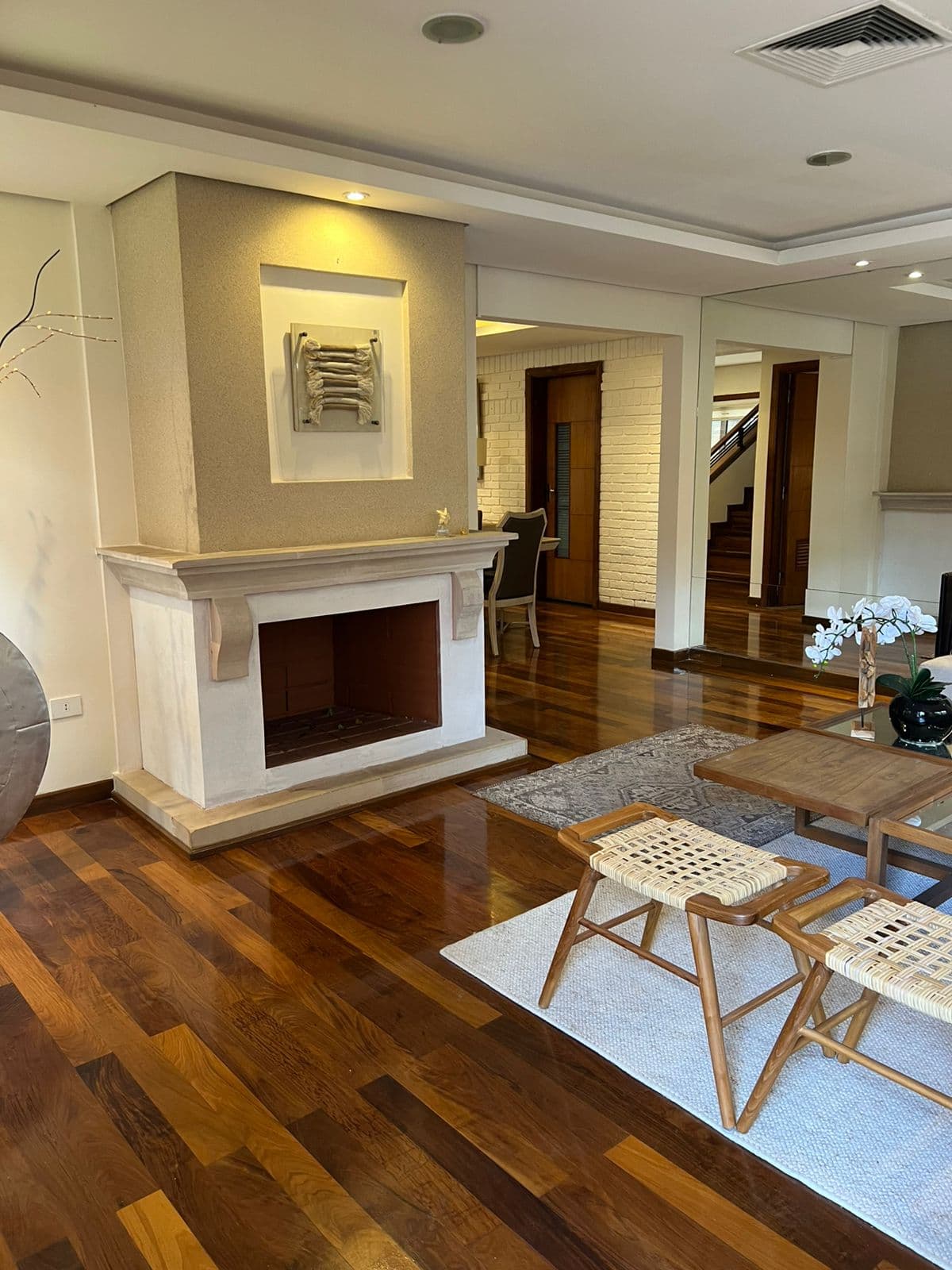 En Alquiler Residencia EXCLUSIVA.(En condo Mburucuya) – 3