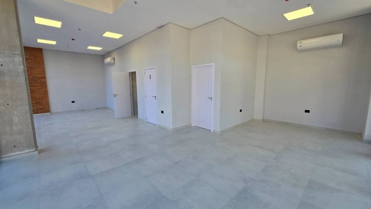 LOCAL COMERCIAL EN ESQUINA ZONA SHOPPING DEL SOL – 2