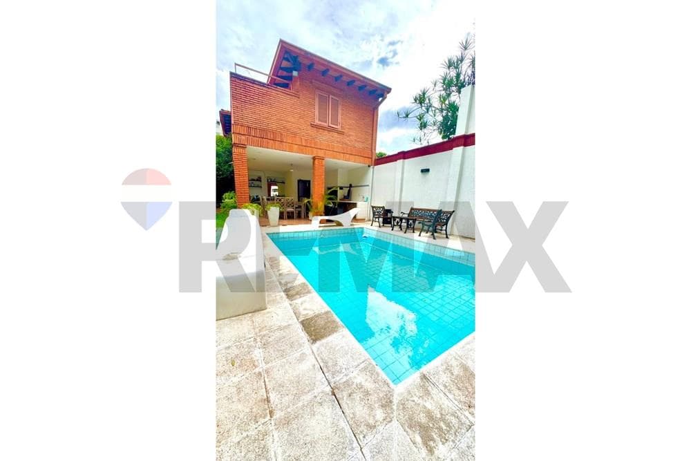 Vendo Residencia a metros del Shoping del sol