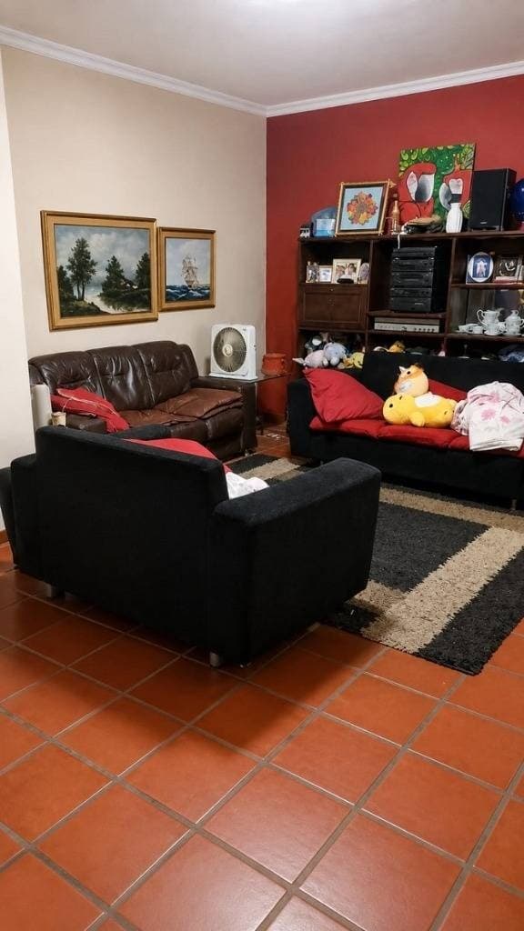 EN VENTA CASA en Barrio Sajonia, ASUNCION – 3