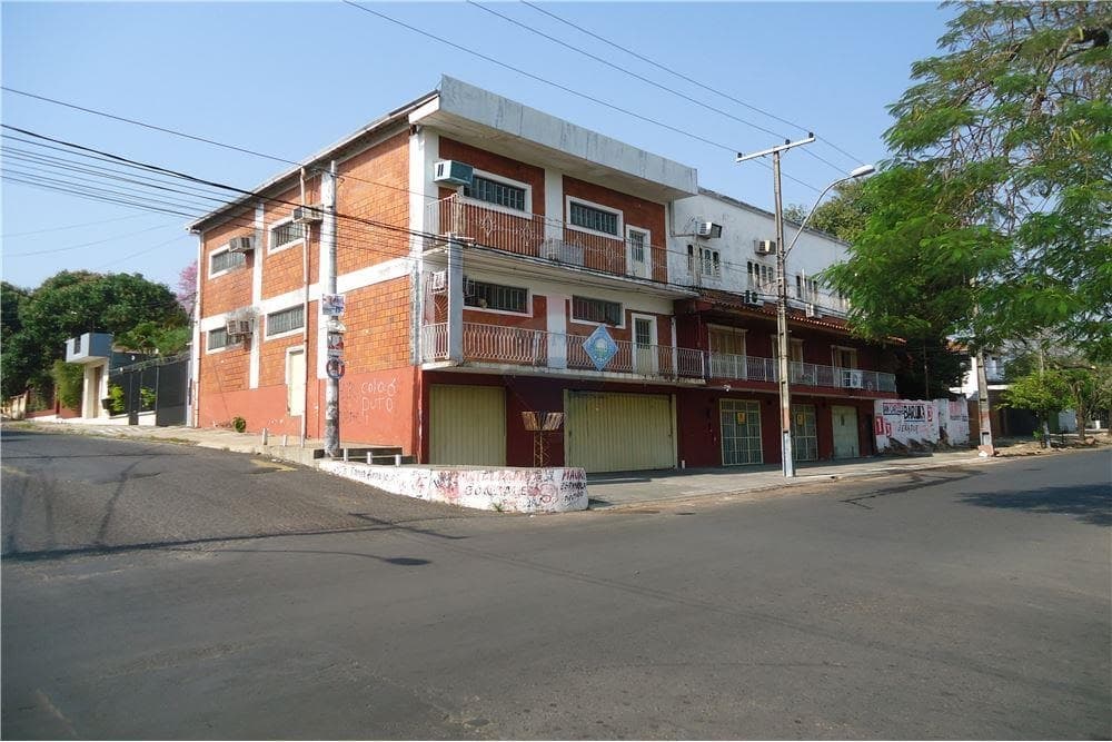 VENDO EDIFICIO DE TRES NIVELES EN OBRERO