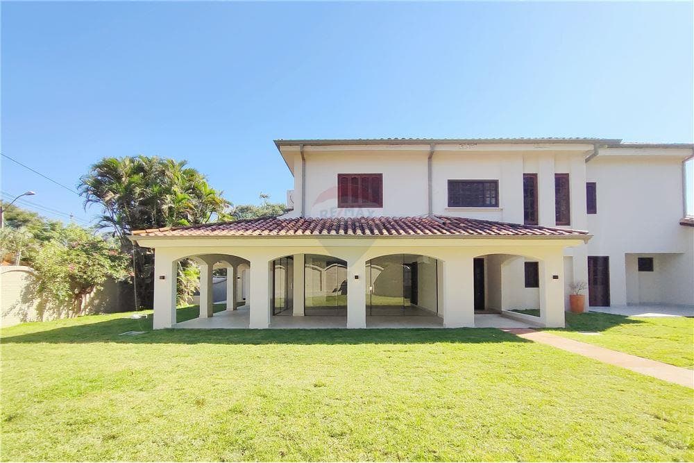 Alquilo amplia y fina residencia en Los Laureles – 2