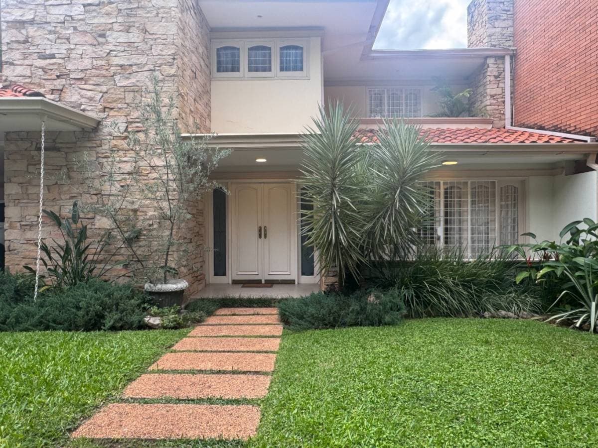RESIDENCIA EN VENTA | BARRIO LAS LOMAS – 3