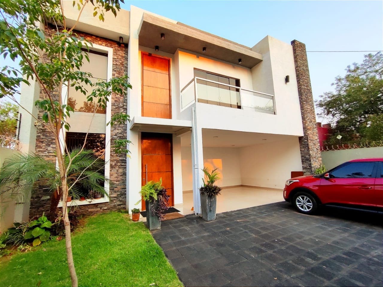 EN VENTA HERMOSA RESIDENCIA EN BO. KENNEDY