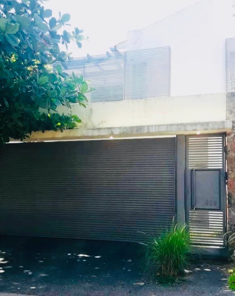 En alquíler hermoso dúplex con piscina sin muebles en barrio Mburucuyá