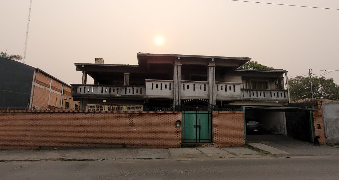 Vendo amplia casa con depósito de 925m2