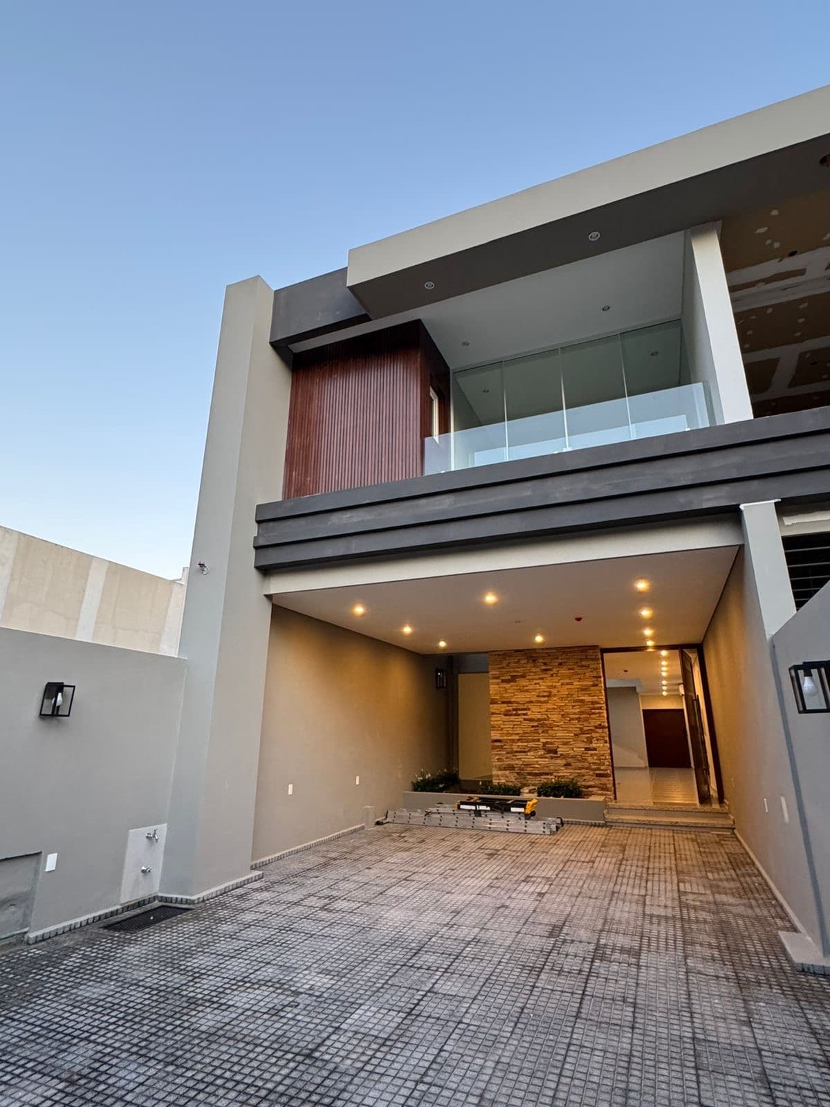 ALQUILO DUPLEX A ESTRENAR EN MBURUCUYA